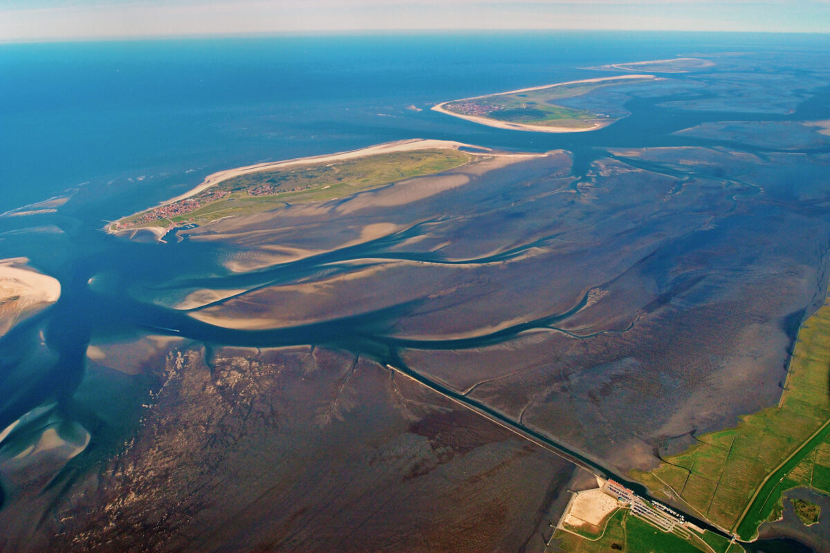 Von Nessmersiel zur Insel Baltrum durch das Wattenmeer: EUROPA, DEUTSCHLAND, NIEDERSACHSEN, (GERMANY), 09.09.2004: Von Nessmersiel zur Insel Baltrum durch das Wattenmeer